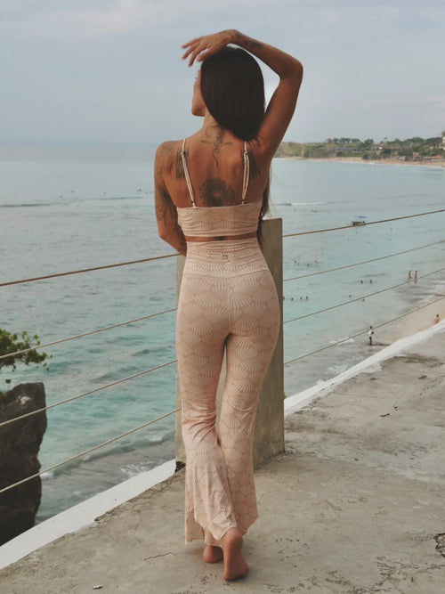 BLUSH SHELLS TOP
