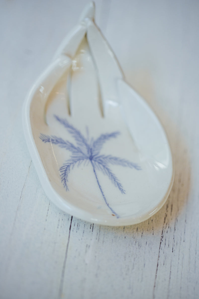 HAND CERAMIC PALM PLATE