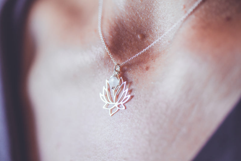 SILVER LOTUS FLOWER NECKLACE