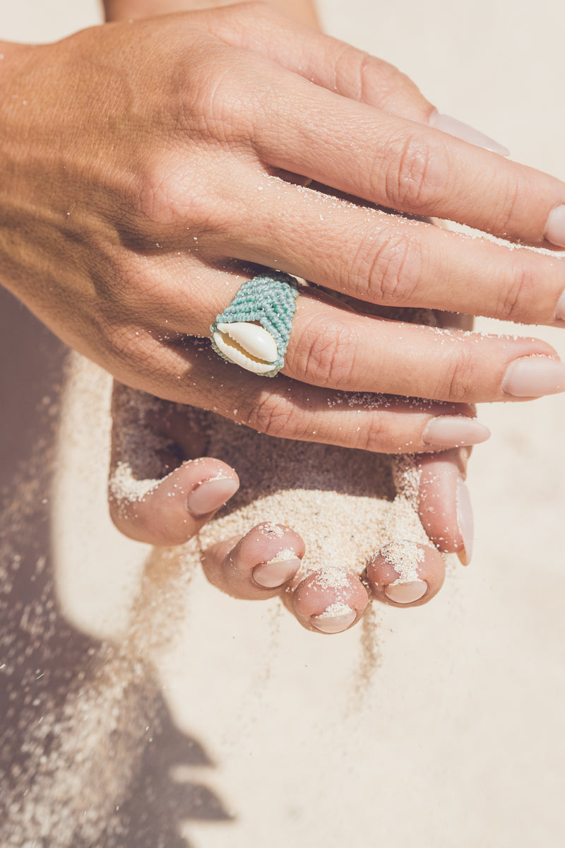 SHELL MACRAME RING