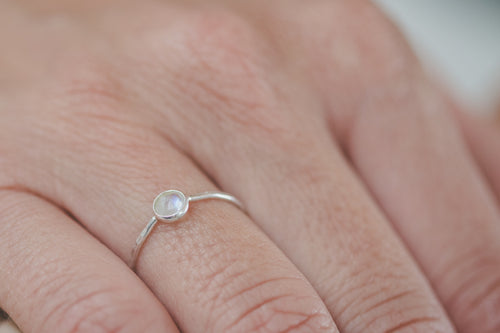 MOONSTONE SILVER SMALL RING