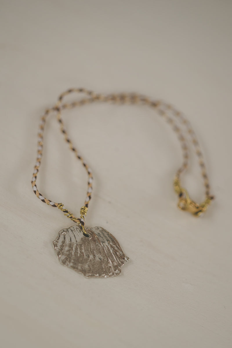 UNIQ SHELL NECKLACE