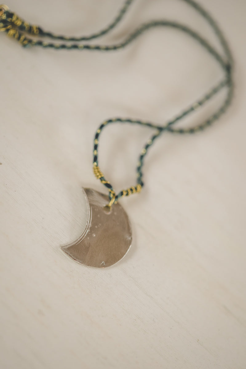 UNIQ MOON NECKLACE