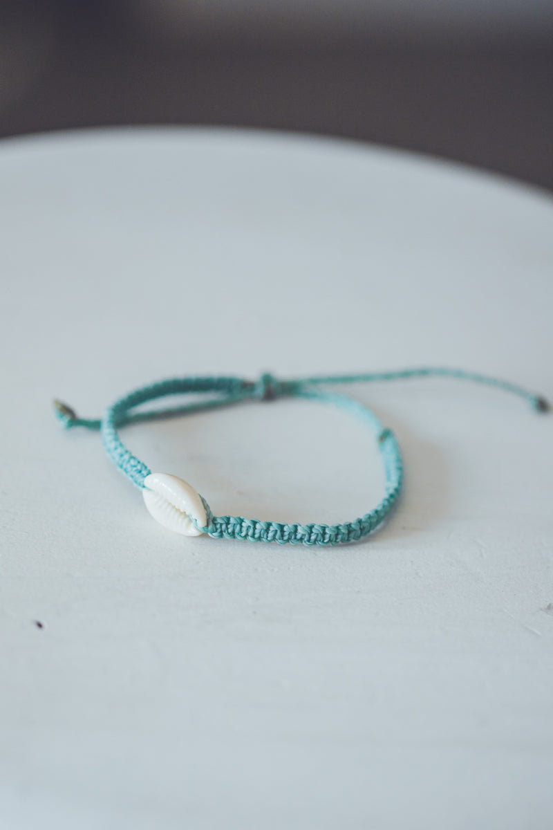 SHELL MACRAME  BRACELET