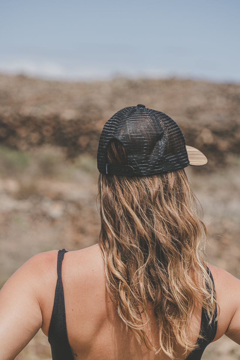 BLACK WOODEN CAP
