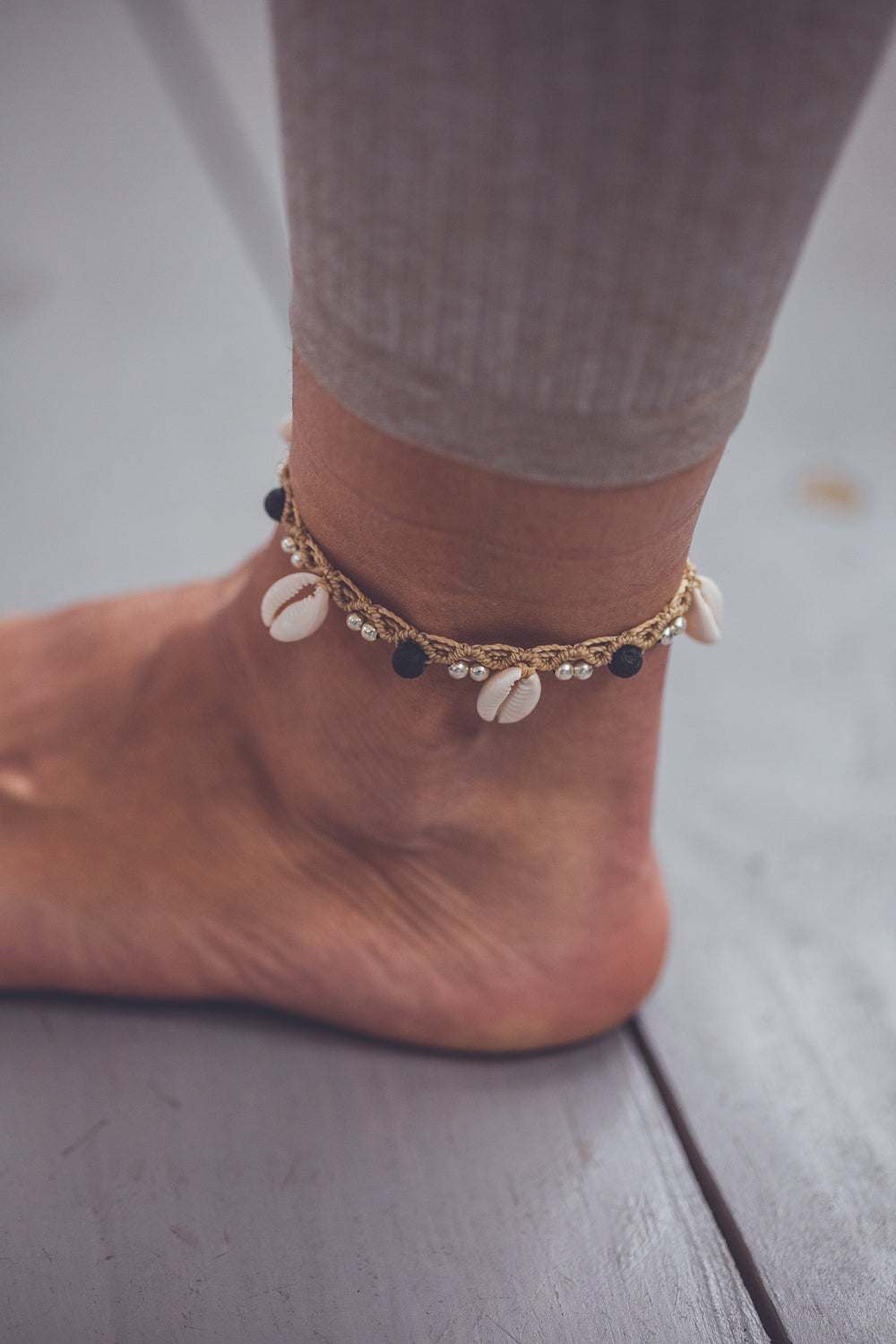 SHELLS MACRAME ANKLET